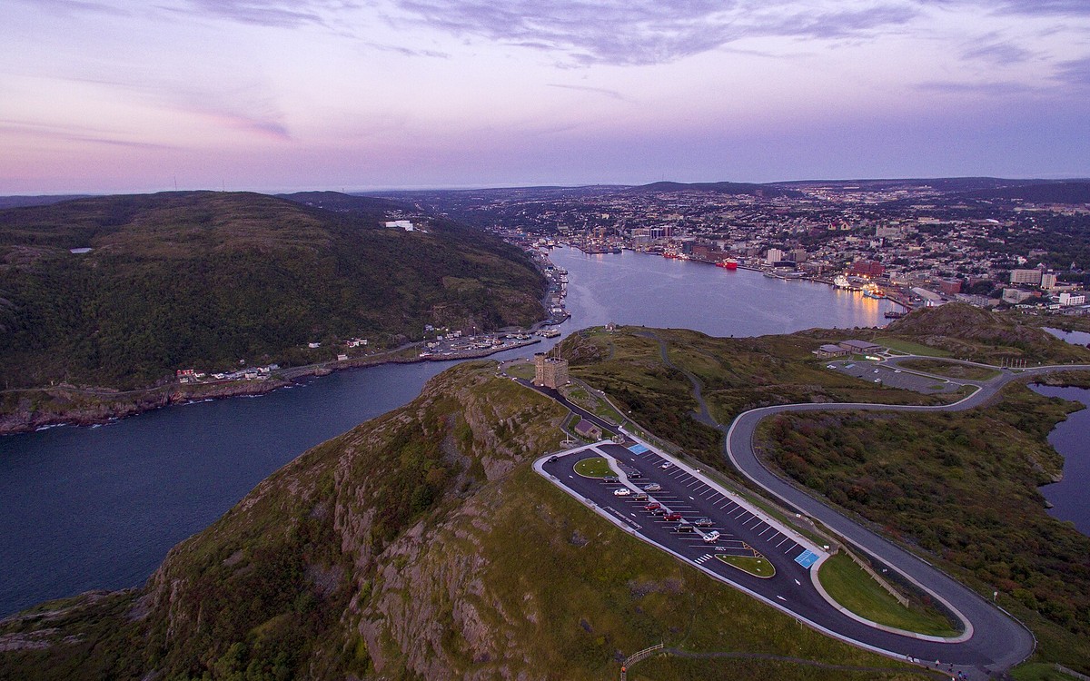圣约翰斯：信号山（Signal Hill）俯瞰市区与港口