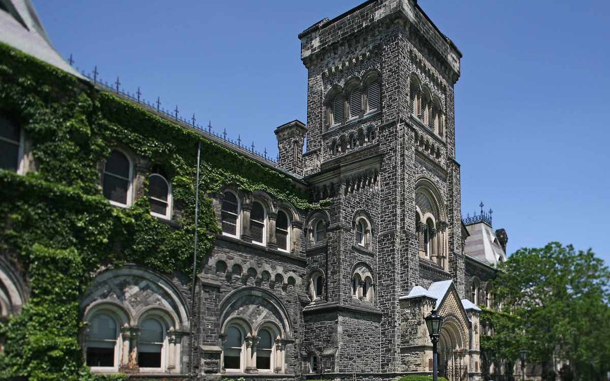 大学学院主楼（罗马式建筑）立面